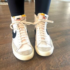 Nike blazer mid ‘77 womens shoes size 9.5
